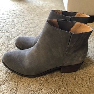 Lucky brand Benissa suede pull on booties gray